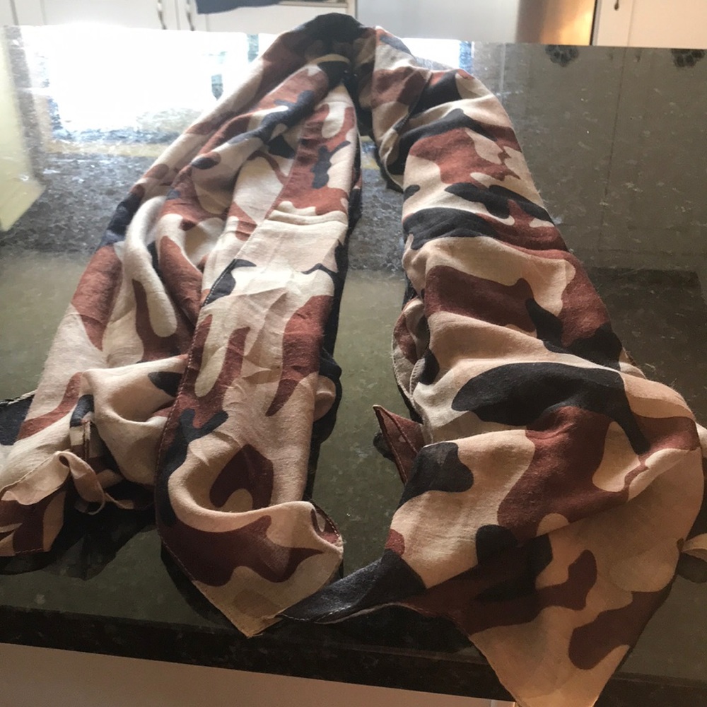 Large scarf